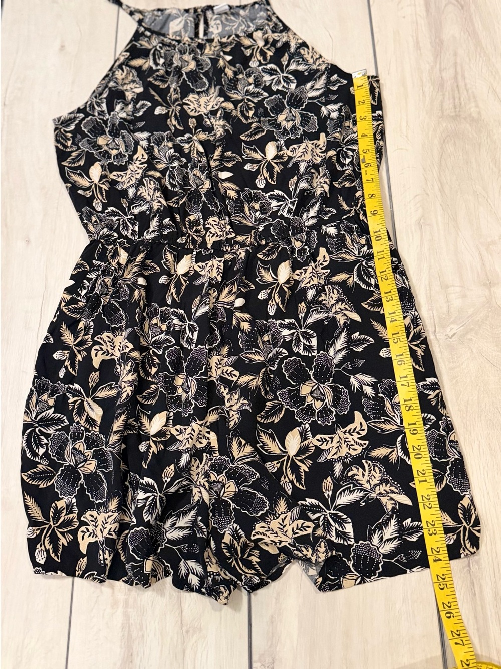 Old Navy Black Floral Print Pockets Halter Romper Large Neutral Summer Coastal - Picture 8 of 13